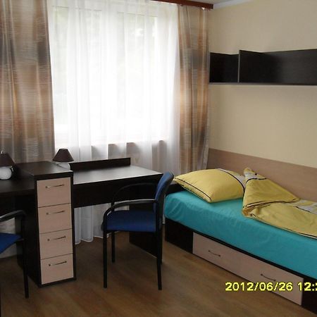 Dom Studencki Atol Hostel Krasków Exterior foto